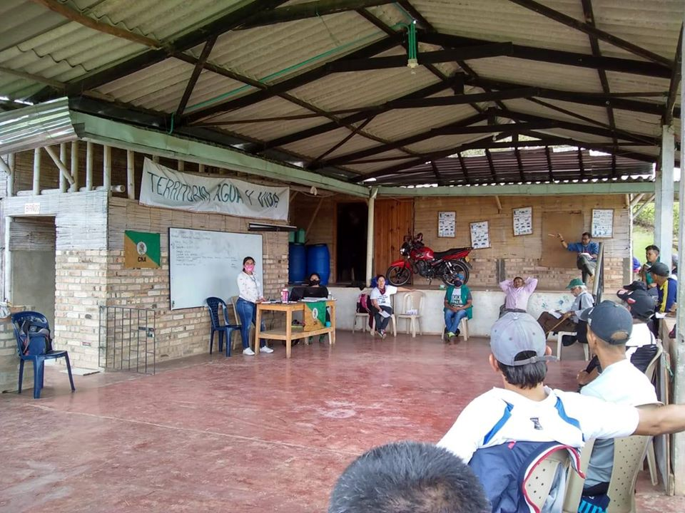 CNA_Colombia's tweet photo. En #Cajibío, #Cauca, se reunieron nuestros compañeros y compañeras de la Asociación para el Desarollo Campesino #ACADER. Retomamos nuestro plan de acción y evaluamos las medidas de autorpotección frente al #Covid https://t.co/EfNUt5a3oY
