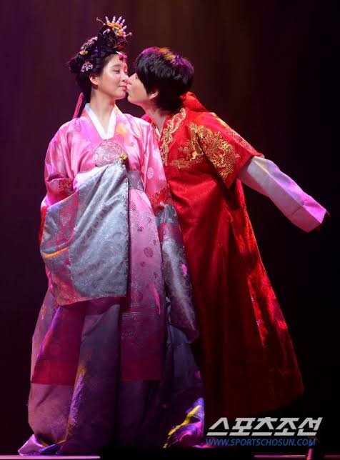 8.5/10 - t moon that embraces the sun-now ik we call hyukjae mr steal ur girl bc of miss iu but bruh kyuhyun reall kissed all my faves in the industry how i wish i was him-this scene is just so cute and mischevious kiss -and a lil awkward lmaoo
