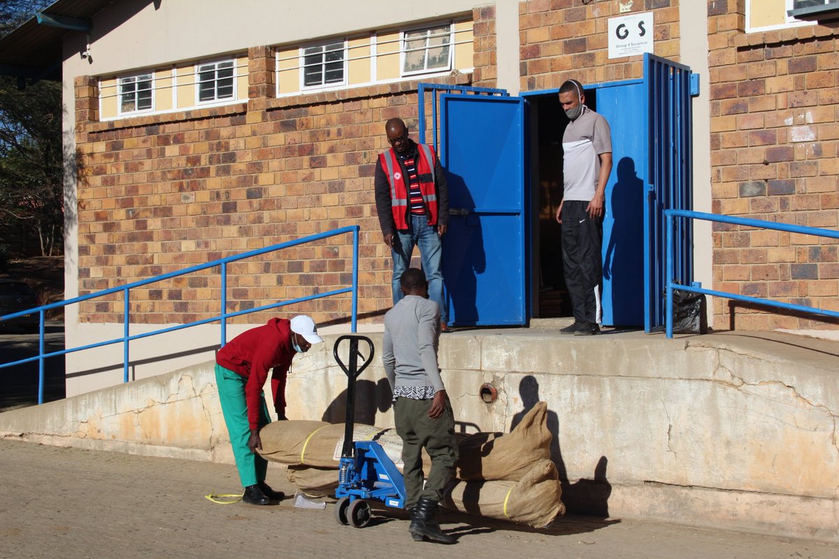 A 🔥 displaced 220 families &amp; killed an 18-month old baby in an informal settlement in Walvis Bay. Less than a day later, Namibia Red Cross had organised emergency stock for affected families, incl tarpaulins kitchen sets blankets soap &amp; buckets 🙏🏽👏🏽 <a href="/NamibiaRedCross/">Namibia Red Cross</a> <a href="/IFRCAfrica/">IFRC Africa</a>