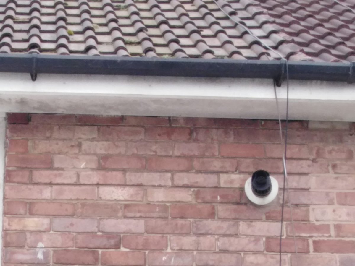 ClearlyBetter_'s tweet photo. Have you got moss or plants growing in your gutters 🤷‍♂️

Well we can get that out in no time using our high Tech SkyVac Machine 👍😁

Here’s some pictures of it being used on Queens Drive, Liverpool 👍

Get in contact for a FREE quote today 😁 https://t.co/RtFNu7eOl1