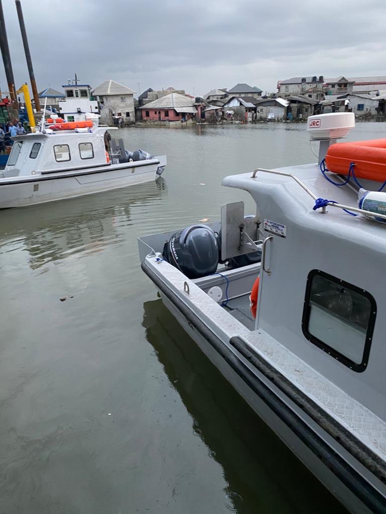 Forteta2's tweet image. Brand new security boat. bullet proof and two gun stand,with two double engine.Two hundred horse power,yamaha engine.     Price : 40 million.                      Capacity: 10craw members.              Please retweet!!!