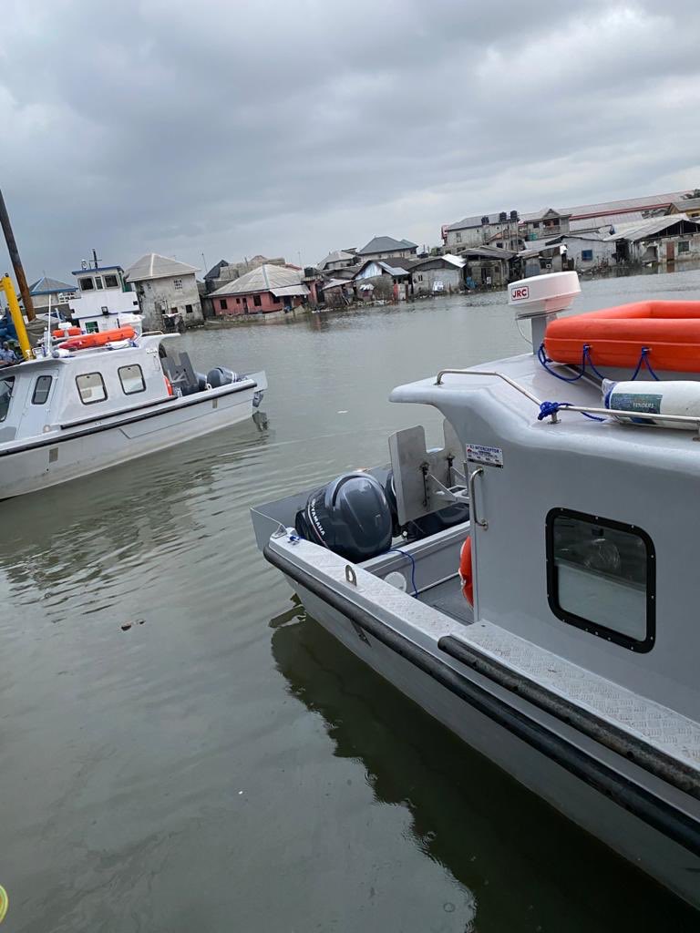 Forteta2's tweet image. Brand new security boat. bullet proof and two gun stand,with two double engine.Two hundred horse power,yamaha engine.     Price : 40 million.                      Capacity: 10craw members.              Please retweet!!!