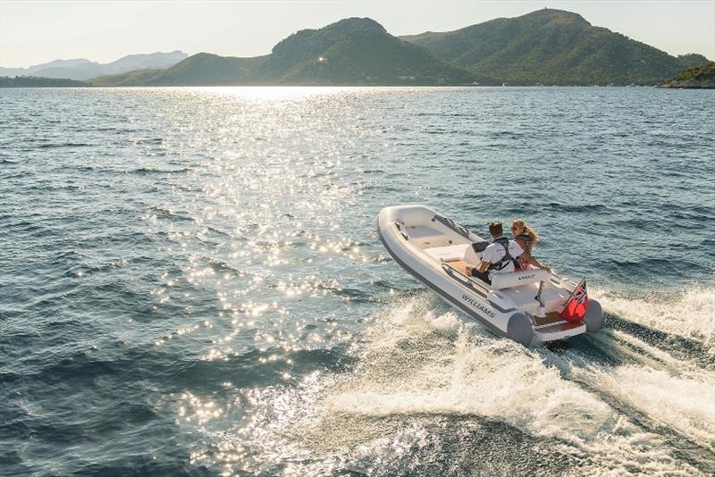 marinebizworld's tweet photo. Flexiteek announces a new EU patent for market-leading Flexiteek 2G synthetic teak - @Flexiteek_AB #Flexiteek #Flexiteek2G https://t.co/1iUlV0xfJs https://t.co/T39zbX1RVG