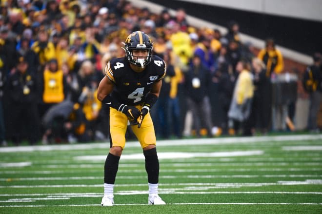 Jr Vandeross III (@official_jviii) on Twitter photo Blessed and Honored to receive an offer from The University Of Iowa🟡⚫️#gohawkeyes <a href="/HawkeyeFootball/">Hawkeye Football</a> <a href="/CoachD_Foster/">Coach Derrick Foster</a> @dbelton5 <a href="/JesuitTigers_FB/">Jesuit Tigers Football</a> <a href="/GaryGivensJr4/">Gary Givens Jr.</a> @Rivalsfbcamps <a href="/247Sports/">247Sports</a> <a href="/DemetricDWarren/">Demetric D. Warren</a> Blessed and Honored to receive an offer from The University Of Iowa🟡⚫️#gohawkeyes <a href="/HawkeyeFootball/">Hawkeye Football</a> <a href="/CoachD_Foster/">Coach Derrick Foster</a> @dbelton5 <a href="/JesuitTigers_FB/">Jesuit Tigers Football</a> <a href="/GaryGivensJr4/">Gary Givens Jr.</a> @Rivalsfbcamps <a href="/247Sports/">247Sports</a> <a href="/DemetricDWarren/">Demetric D. Warren</a>