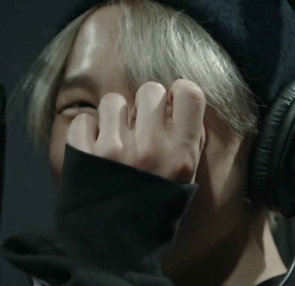 Jimin's unwhitewashed and glowing skin - A needed thread..