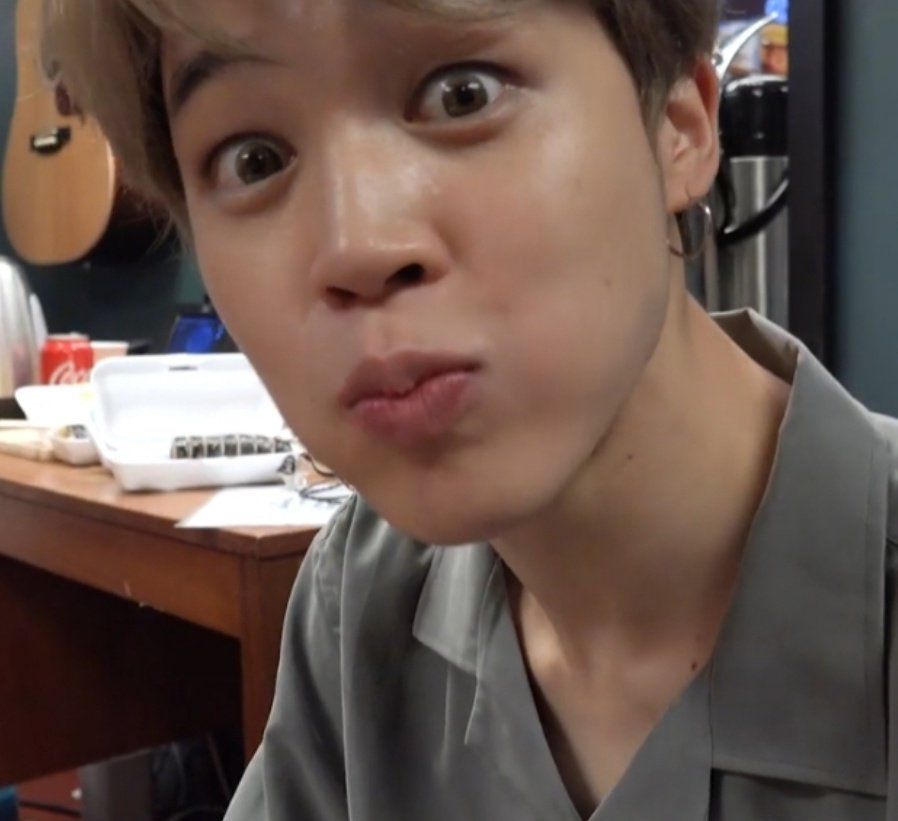 Jimin's unwhitewashed and glowing skin - A needed thread..