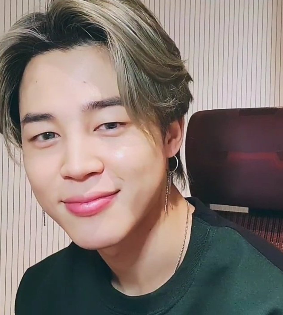 Jimin's unwhitewashed and glowing skin - A needed thread..