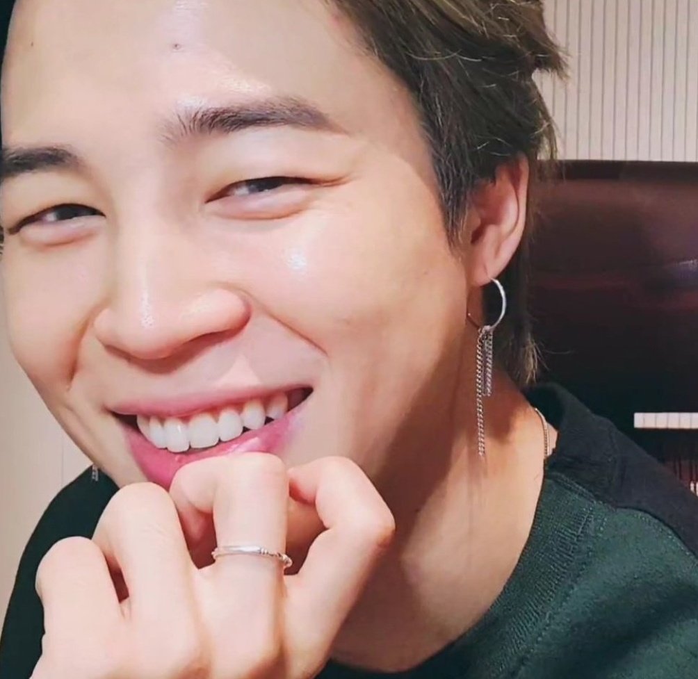 Jimin's unwhitewashed and glowing skin - A needed thread..