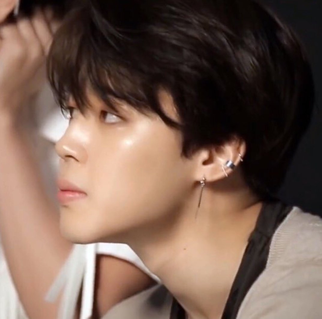 Jimin's unwhitewashed and glowing skin - A needed thread..