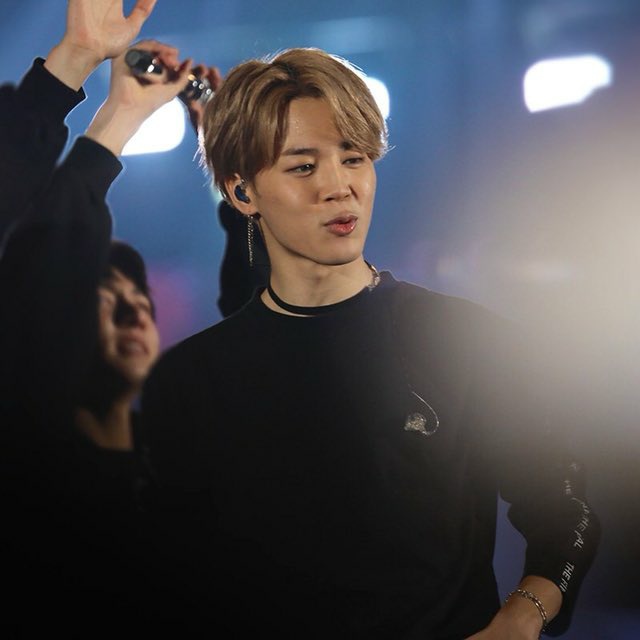 Jimin's unwhitewashed and glowing skin - A needed thread..