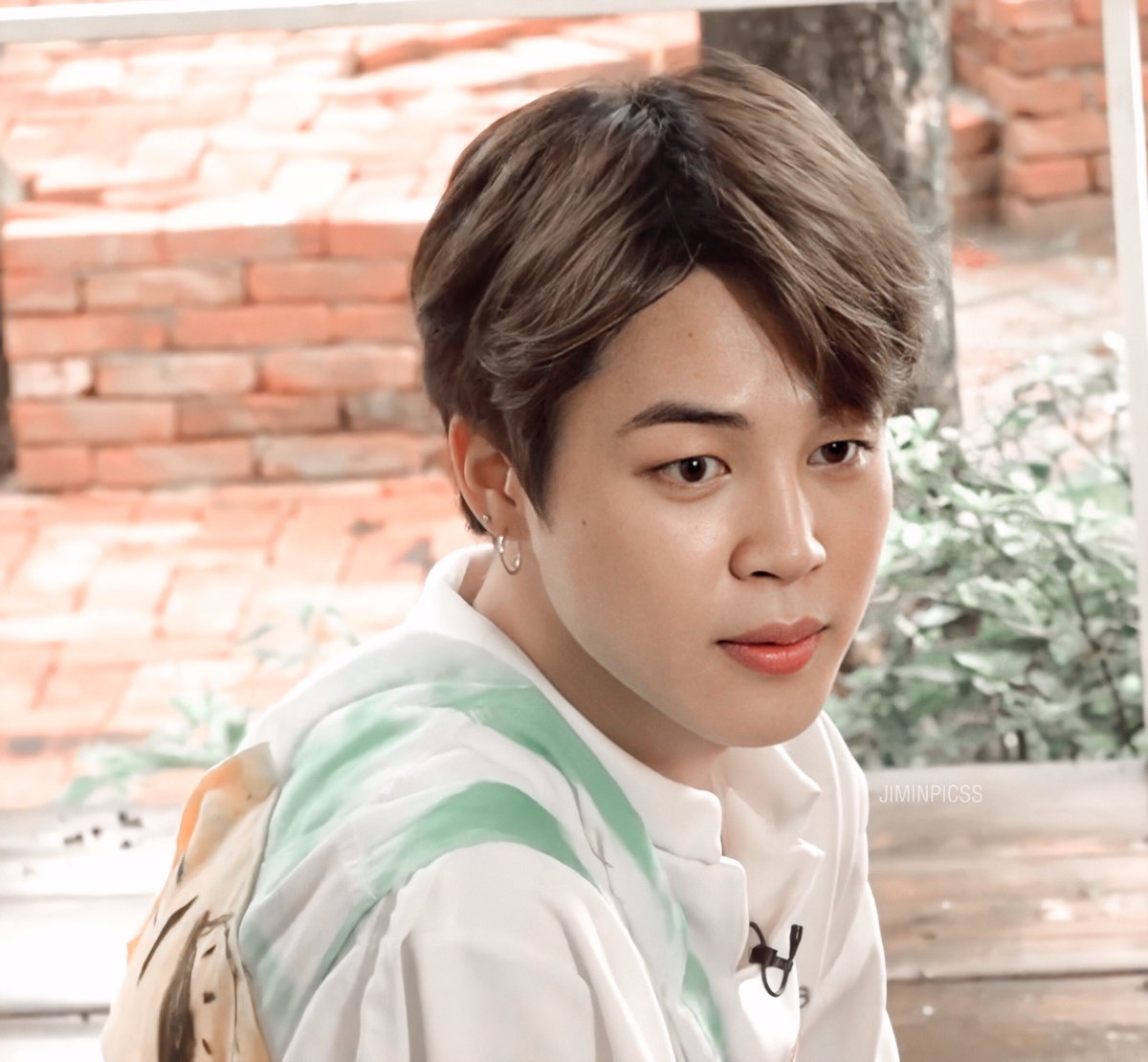 Jimin's unwhitewashed and glowing skin - A needed thread..