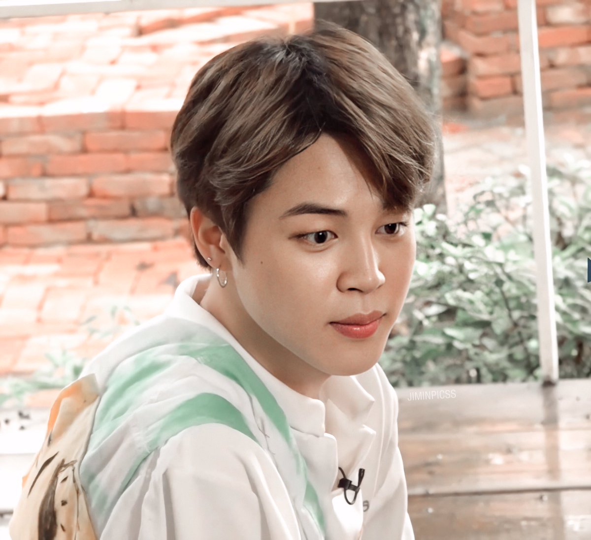 Jimin's unwhitewashed and glowing skin - A needed thread..
