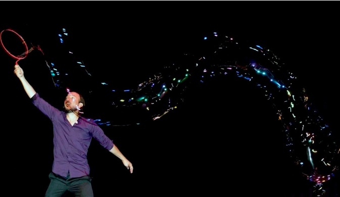 jmdvicalvaro's tweet photo. Pompas de jabón fascinantes, magia y humor con #MagicBubble el sábado en la Plaza de los Cooperativistas, al final de Indalecio Prieto.
29 agosto 20:00 h
https://t.co/GCf3TA2q6V https://t.co/ftni3w3oLh
