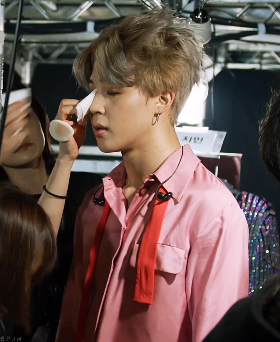 Jimin's unwhitewashed and glowing skin - A needed thread..