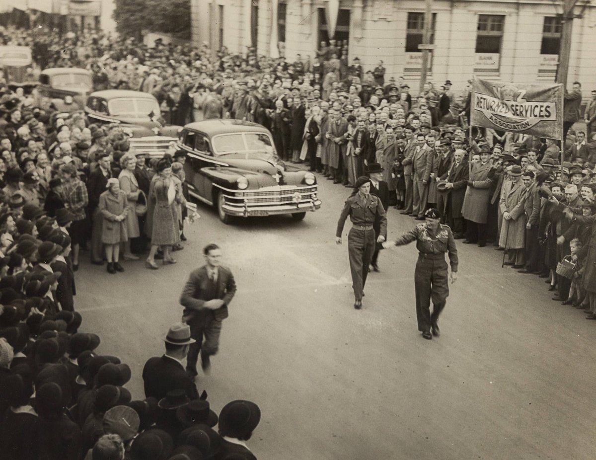 On this day in 1947 Viscount Montgomery of Alamein came to Pukekohe. Monty seems to be throwing confetti! (Auckland Libraries Heritage Collections 03120) #OTD #Pukekohe #AftertheWar #History