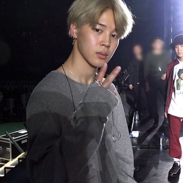 Jimin's unwhitewashed and glowing skin - A needed thread..