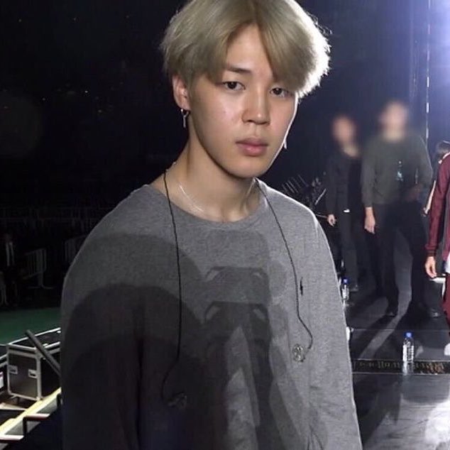 Jimin's unwhitewashed and glowing skin - A needed thread..