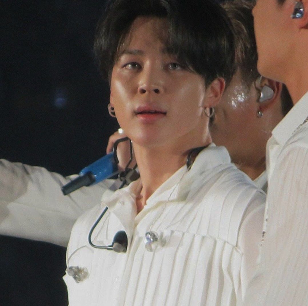 Jimin's unwhitewashed and glowing skin - A needed thread..
