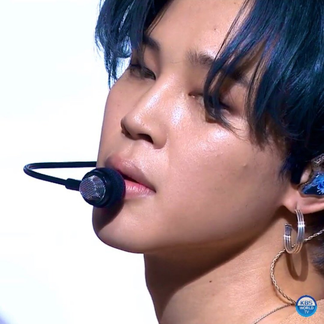 Jimin's unwhitewashed and glowing skin - A needed thread..