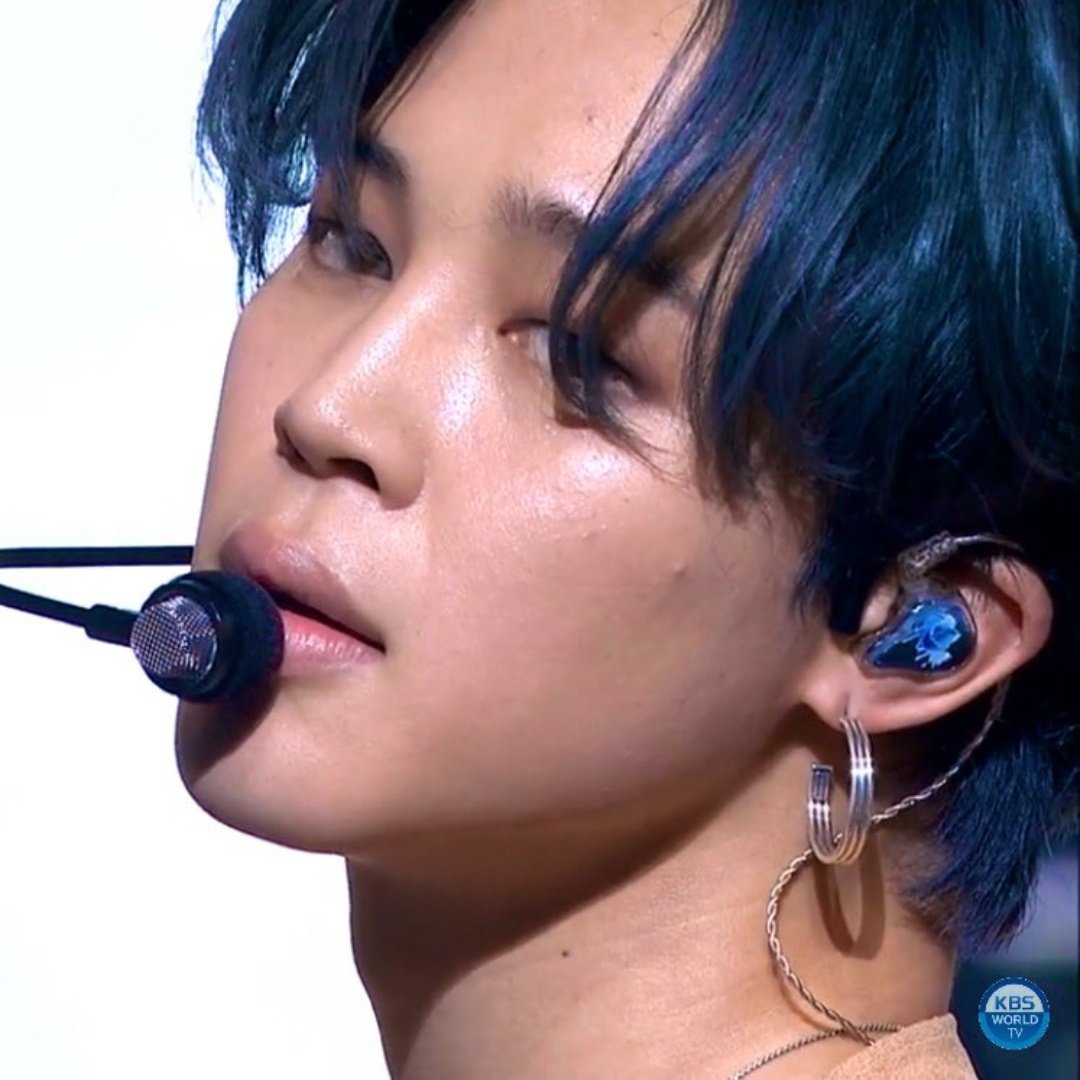 Jimin's unwhitewashed and glowing skin - A needed thread..