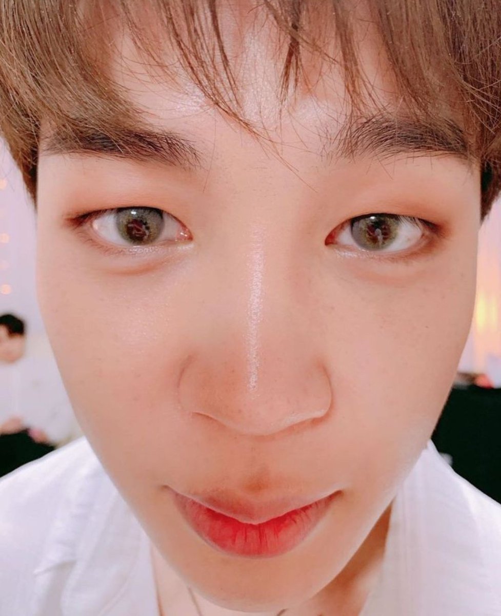 Jimin's unwhitewashed and glowing skin - A needed thread..