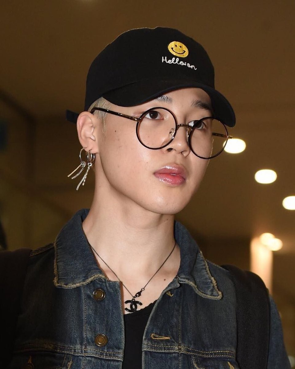 Jimin's unwhitewashed and glowing skin - A needed thread..