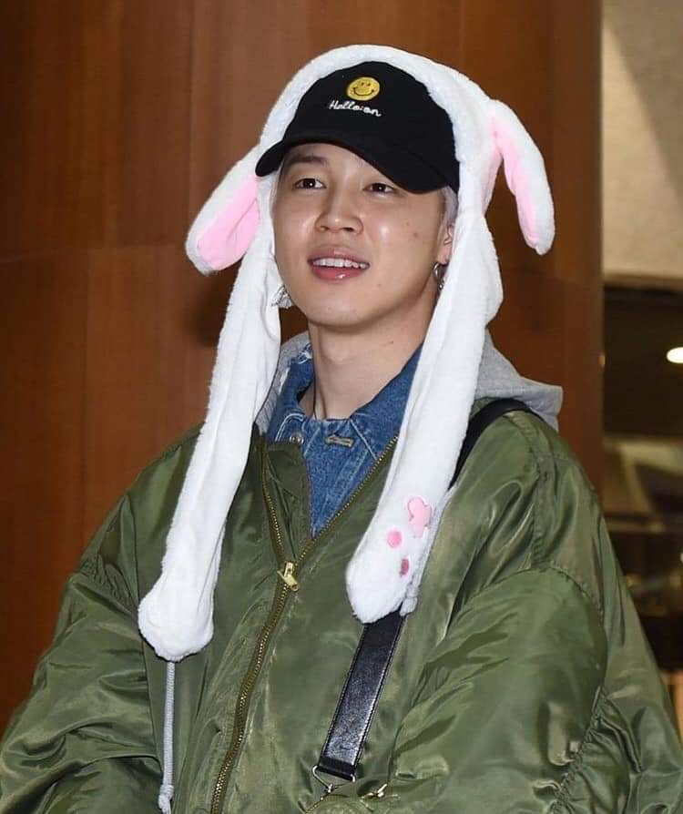 Jimin's unwhitewashed and glowing skin - A needed thread..