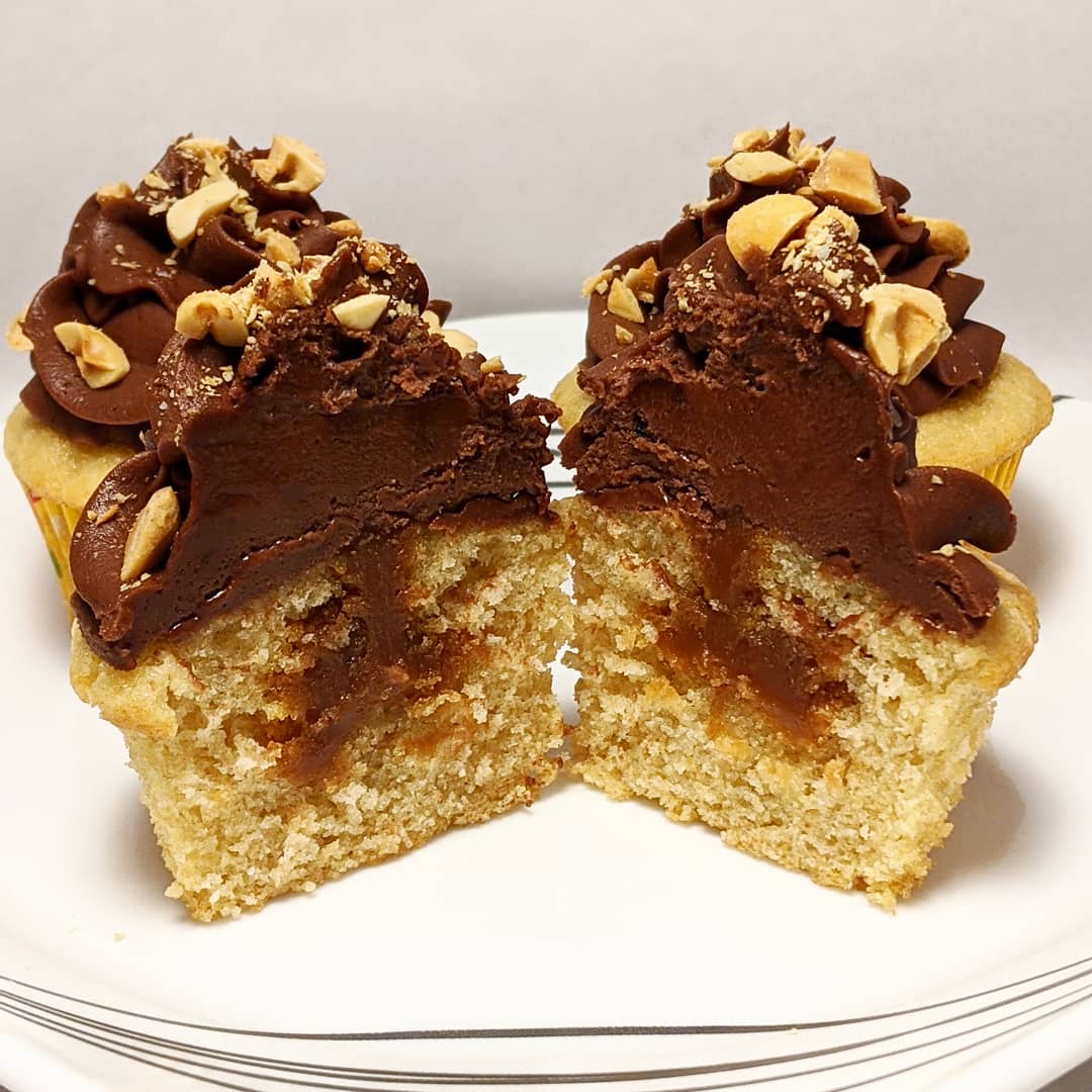 the_pie_fairy's tweet image. A little close up on one of my favorite desserts on the menu, Snickers cupcakes! Almond cake, caramel filling, chocolate buttercream and roasted peanuts. Reminder, a portion of all cupcake sales through July and August will be donated to @ibeblackgirl, DM to place your orders!