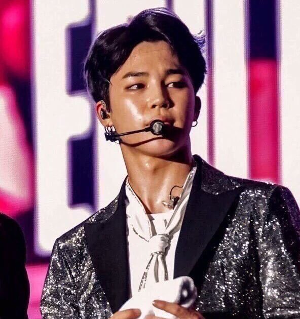 Jimin's unwhitewashed and glowing skin - A needed thread..