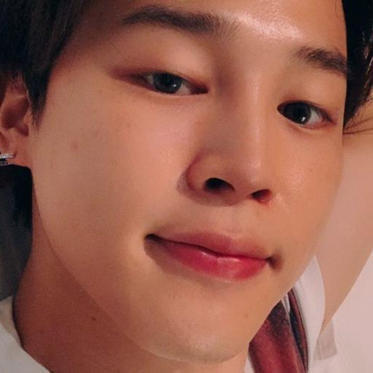 Jimin's unwhitewashed and glowing skin - A needed thread..