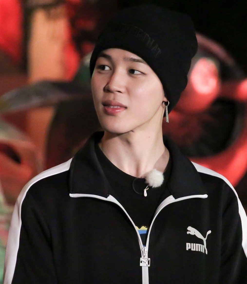 Jimin's unwhitewashed and glowing skin - A needed thread..