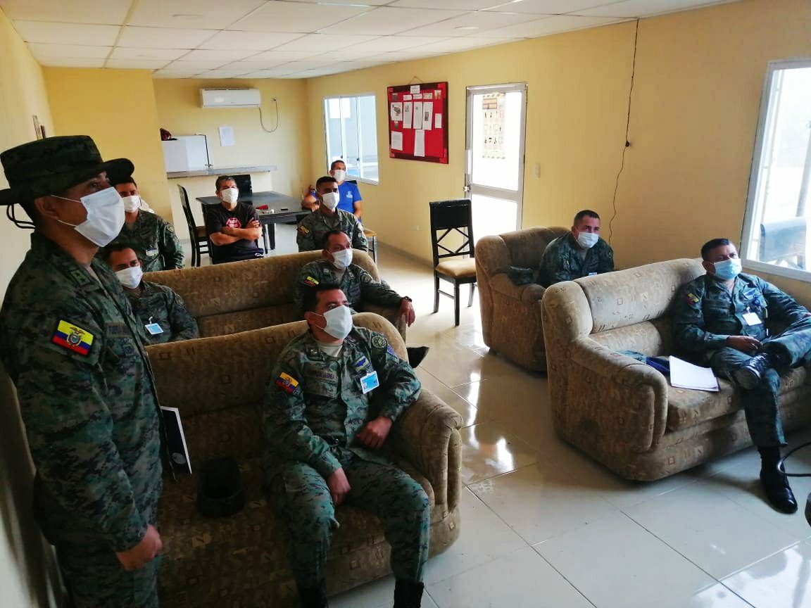 FuerzaAereaEc's tweet photo. #Guayaquil/ Las Fuerzas Armadas a través del Centro de Operaciones Sectorial No. 1 #COS1 capacitó al personal militar, en medidas de seguridad y uso correcto del armamento de dotación de #FFAA, a fin de mantener actualizados los conocimientos. #FFAAContigo https://t.co/IXn9GkhNla