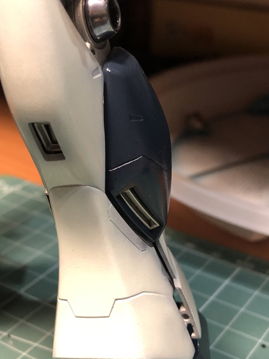 1974Tetsuya's tweet photo. Nu Gundam RX-93 - Bandai Master Grade work in progress

#workinprogress 
#gundam 
#rx93nugundam 
#charscounterattack 
#mastergrade 
#bandai https://t.co/nRVcVh90XZ