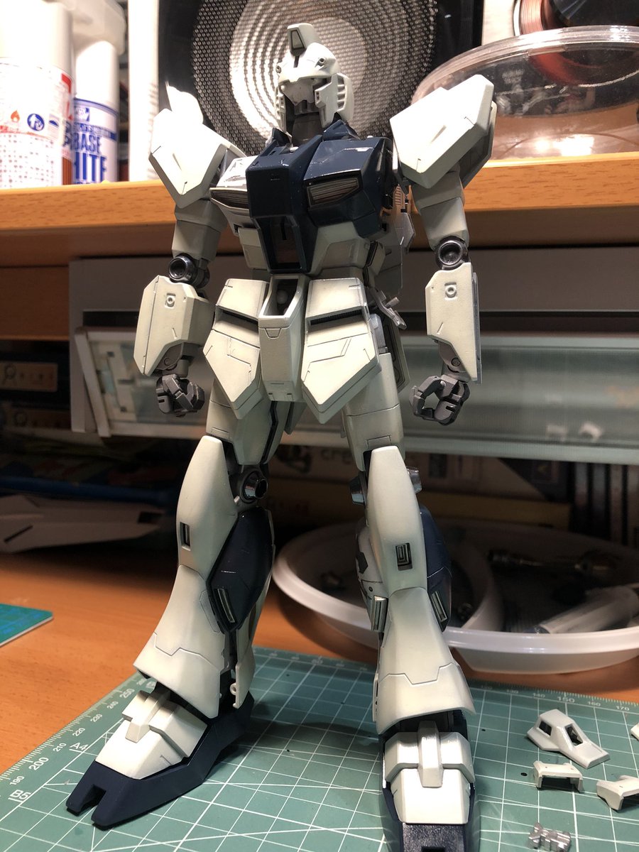 1974Tetsuya's tweet photo. Nu Gundam RX-93 - Bandai Master Grade work in progress

#workinprogress 
#gundam 
#rx93nugundam 
#charscounterattack 
#mastergrade 
#bandai https://t.co/nRVcVh90XZ