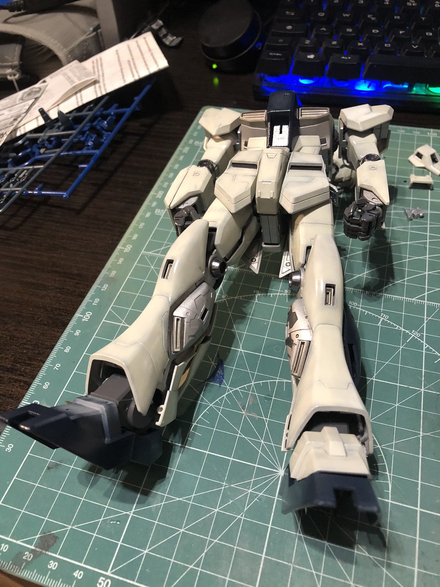 1974Tetsuya's tweet photo. Nu Gundam RX-93 - Bandai Master Grade work in progress

#workinprogress 
#gundam 
#rx93nugundam 
#charscounterattack 
#mastergrade 
#bandai https://t.co/nRVcVh90XZ