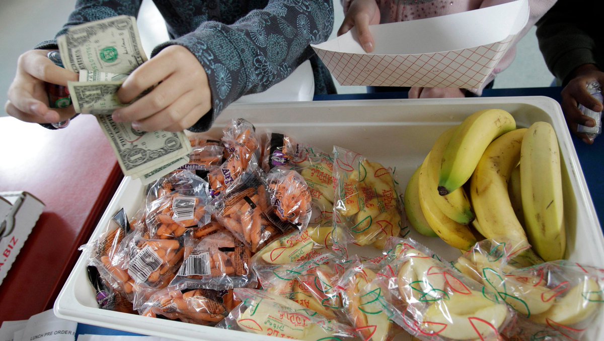 Teacher raises $16,000 on Twitch to wipe out school's lunch debt: bit.ly/2X14jPW