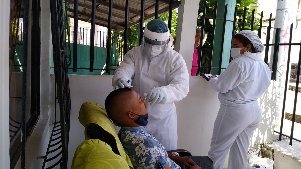 SucreUnidos's tweet photo. #UnidosPorSucre Cumplimos con otra jornada en el barrio La Trinidad uno de los barrios con más contagio de covid-19 en Sincelejo. Hicimos trabajo pedagogico y de toma de muestras. Las EPS continuamos trabajando por la salud de los sucreños. 
@MinSaludCol 
@Supersalud 
@GobSucre https://t.co/zWJNXNr2jR