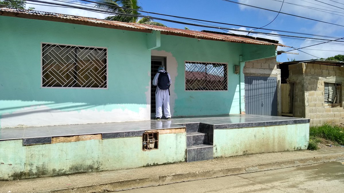 SucreUnidos's tweet photo. #UnidosPorSucre Cumplimos con otra jornada en el barrio La Trinidad uno de los barrios con más contagio de covid-19 en Sincelejo. Hicimos trabajo pedagogico y de toma de muestras. Las EPS continuamos trabajando por la salud de los sucreños. 
@MinSaludCol 
@Supersalud 
@GobSucre https://t.co/zWJNXNr2jR