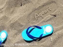 ozlovemail's tweet photo. And the mvp of the love live flip flops : the one who writes "Aqours" in the sand https://t.co/vA07oFJtRa