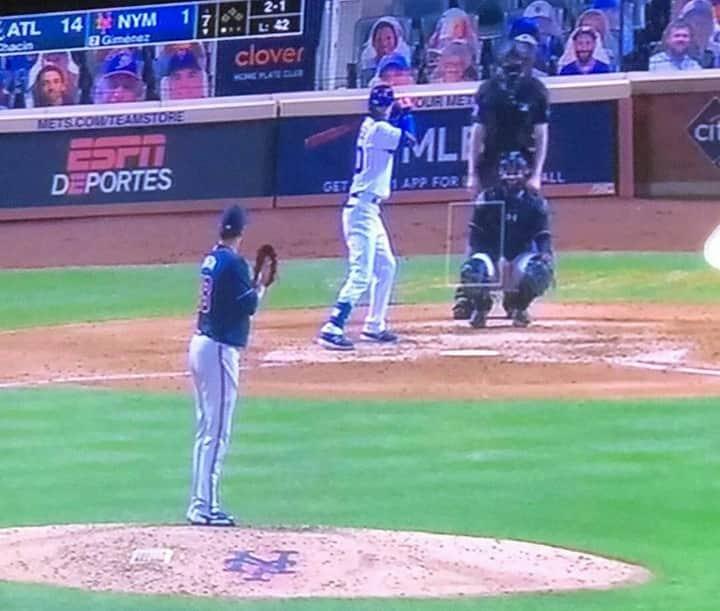 Primera vez en la historia del beisbol en EEUU que ocurre lo que se ve en La foto: el pitcher, catcher, el bateador y el arbitro son todos de la misma nacionalida: SON VENEZOLANOS!!! Jhoulis Chacín, William Contreras, Andrés Giménez y Carlos Torres..