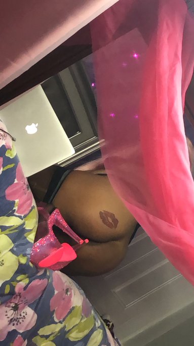 😘 🍑 ✨ 🥰 https://t.co/iaKyPtnL8n