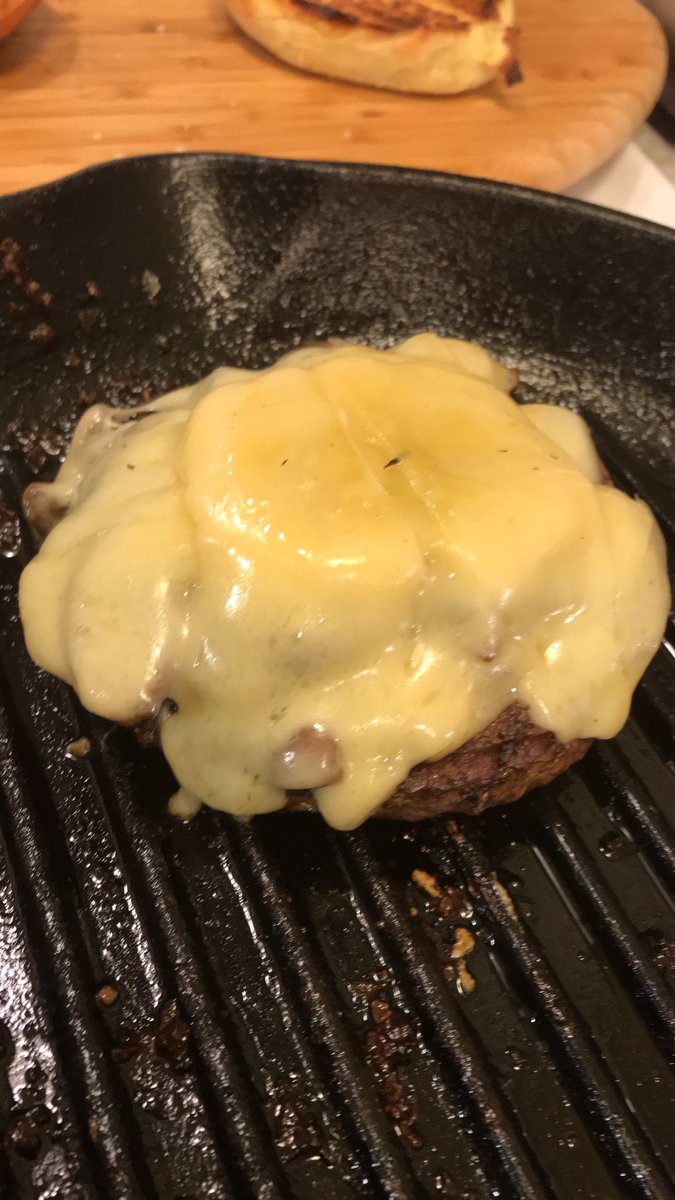 KitchenSprout's tweet photo. Toronto run 🏃‍♀️ to .@dilisos located in @StLawrenceMkt #NoHormones #NoAntibiotics #GrassFed #LocallyRaised #AlwaysFresh 
#HomeChef👩🏻‍🍳 #FrenchOnionSoupBurger🍔#Thyme🌿#Mushrooms🍄#LeanGroundSteak🥩 #GroundPork🐷
#Onion🧅 #GarlicAioli🧄 #BriocheBun🍔
#GruyereCheese🧀 https://t.co/PqBJ2JaE3X