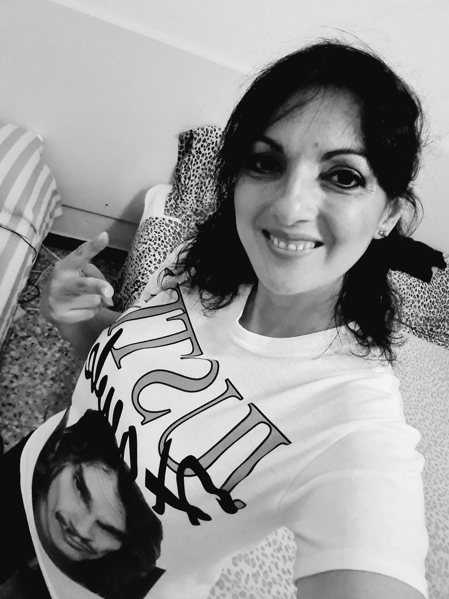 guia78's tweet photo. #Day36
#womensupportingwomen
-
#100DayswithJustinHawkins
@JustinHawkins
-
Reppin @thedarkness
-
#100DaysOfHawk #100DaysofHawkins #JustinHawkins #rockandrolldeservestodie #TheDarkness #bandmerch #merchandise #personalchallenge #challenge
#challengeaccepted #womenpower https://t.co/WEIPSIRZji