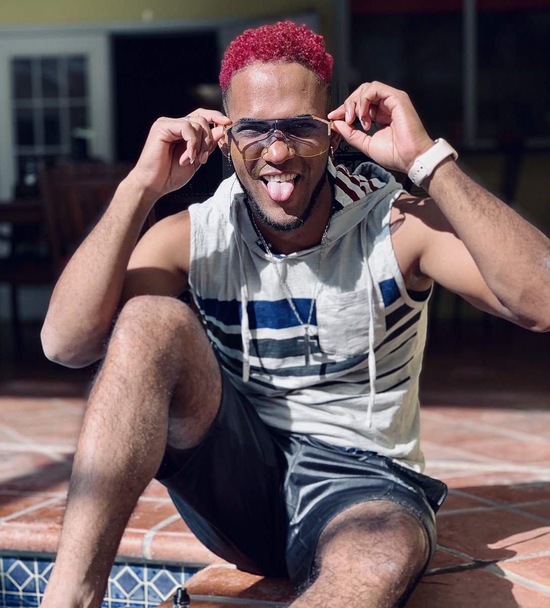kenblackkb's tweet photo. No hay nada mas peligroso que ser feliz en frente de un envidioso #lafuckingesenciamusical https://t.co/rLmnyqSiYL