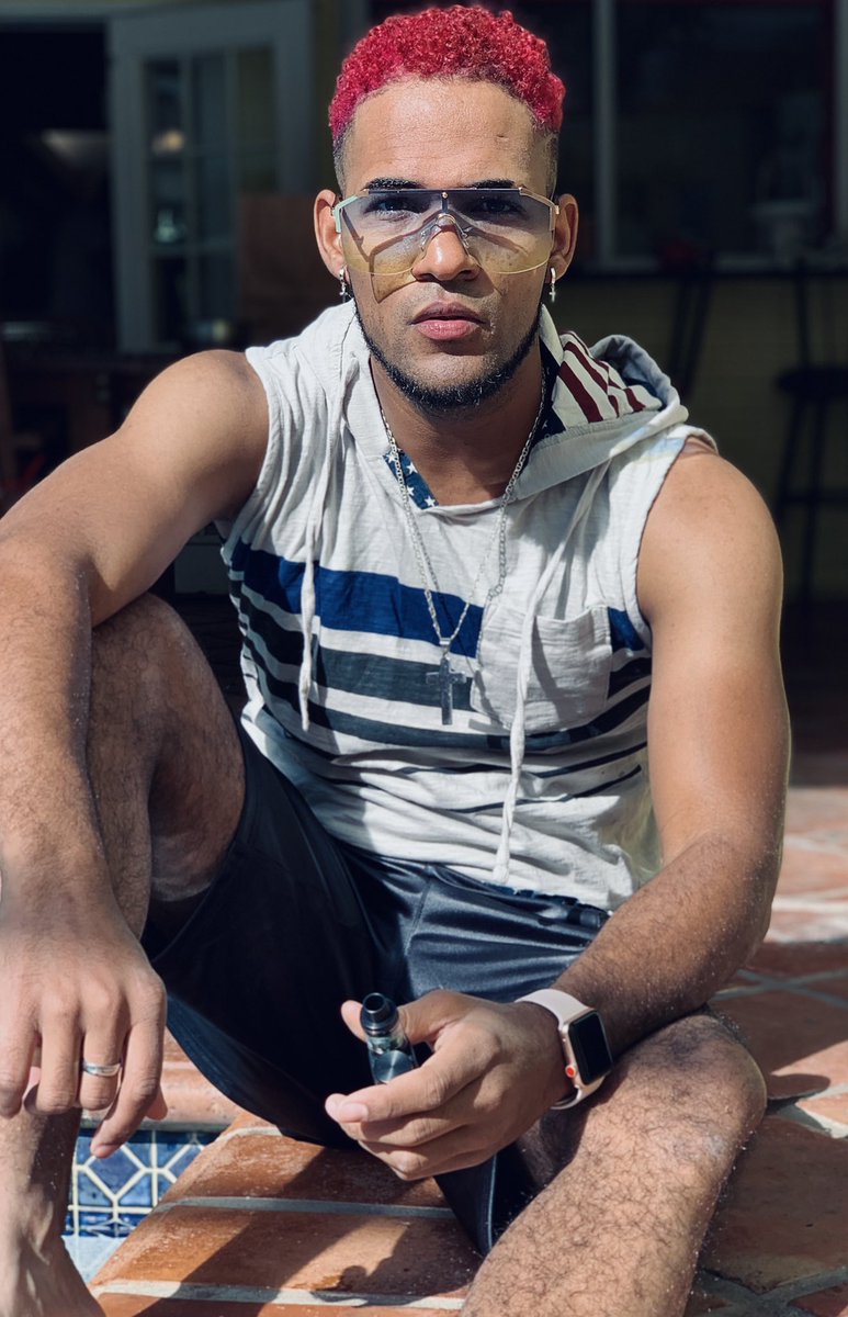 kenblackkb's tweet photo. No hay nada mas peligroso que ser feliz en frente de un envidioso #lafuckingesenciamusical https://t.co/rLmnyqSiYL