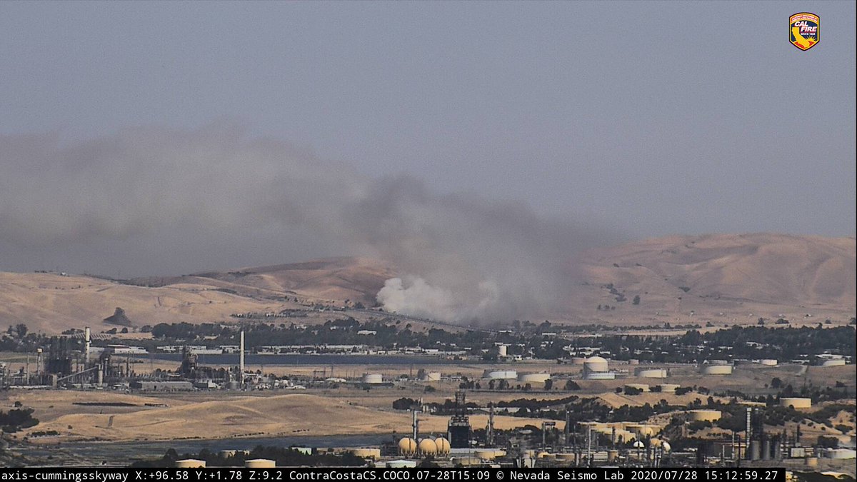 News24680's tweet photo. New fire kicking up along #SR4 at #WillowPass in #Concord. https://t.co/ht9F0w9CFq