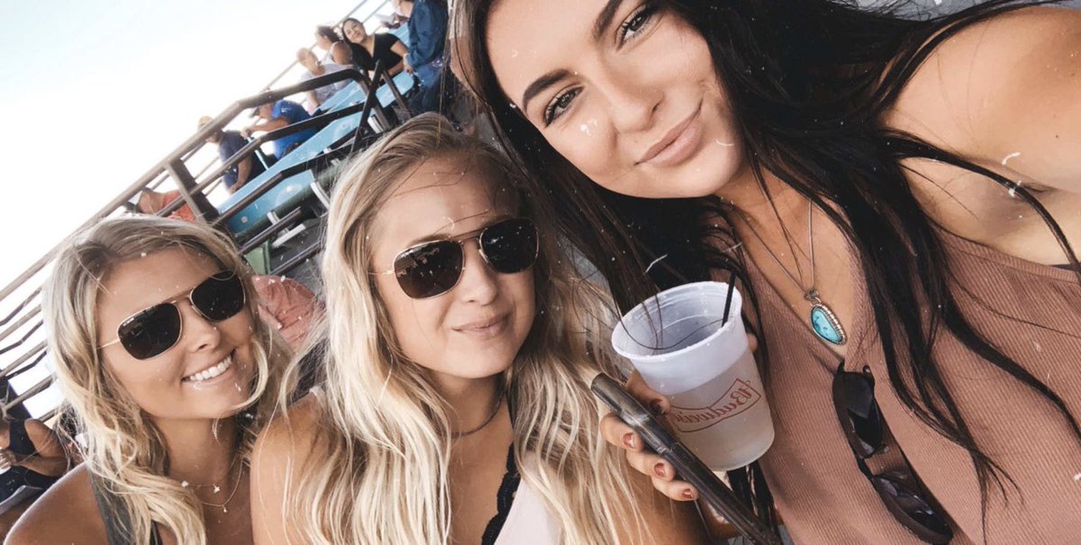 callieclark20's tweet photo. My girls💓💓 https://t.co/YV5ZAj8PFE
