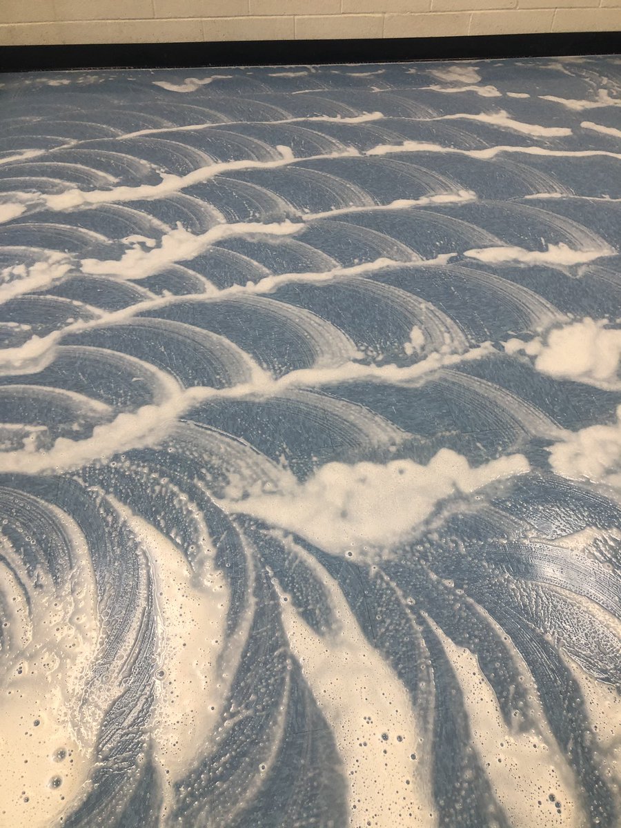 MrsKellyBrady08's tweet photo. Looks like waves @bwingerd @RonCarey13 https://t.co/ko4Wkhz9H1