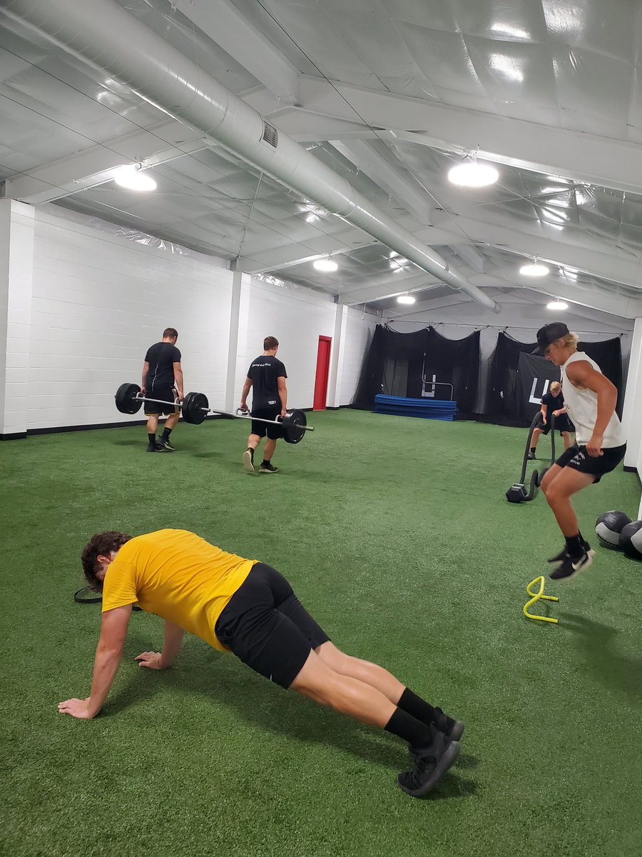 red_strength's tweet photo. "The pain you feel today is the strength you'll feel tomorrow!" #raiderstrong https://t.co/g2lhqBXDDA
