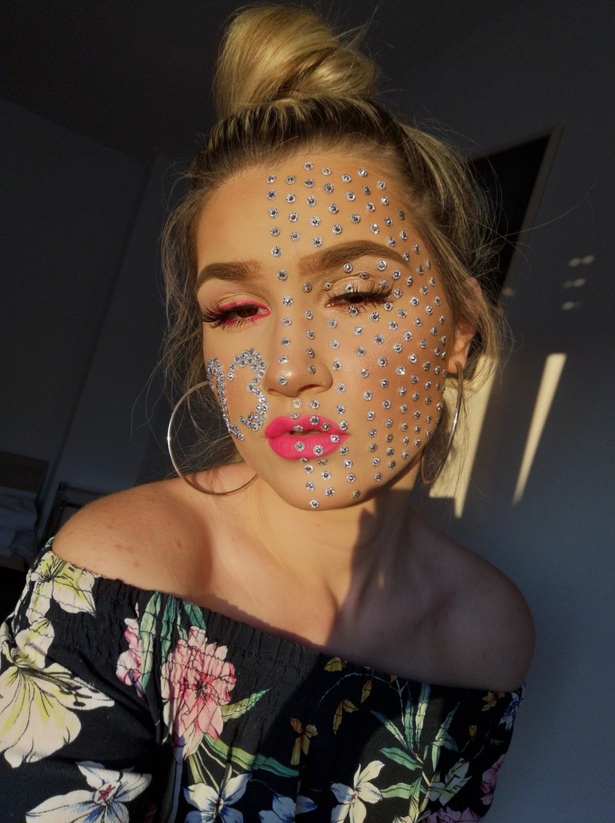 sunlight selfie: expectation vs. reality